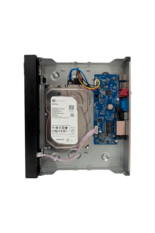 DAHUA KITNVR1104HS-P+4C+4S 1TB- Kit IP de 4 canales con NVR con 4 puertos PoE, 1TB de almacenamiento, y 4 cámaras bullet de 2MP con clasificación IP67. Incluye caja de conexiones PFA12A de policarbonato resistente, ideal para exteriores.
